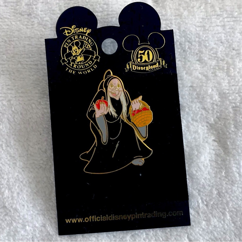 Disney Wicked Witch Snow White Lapel Hat Vest Pin brooch Gold Tone 1.75"